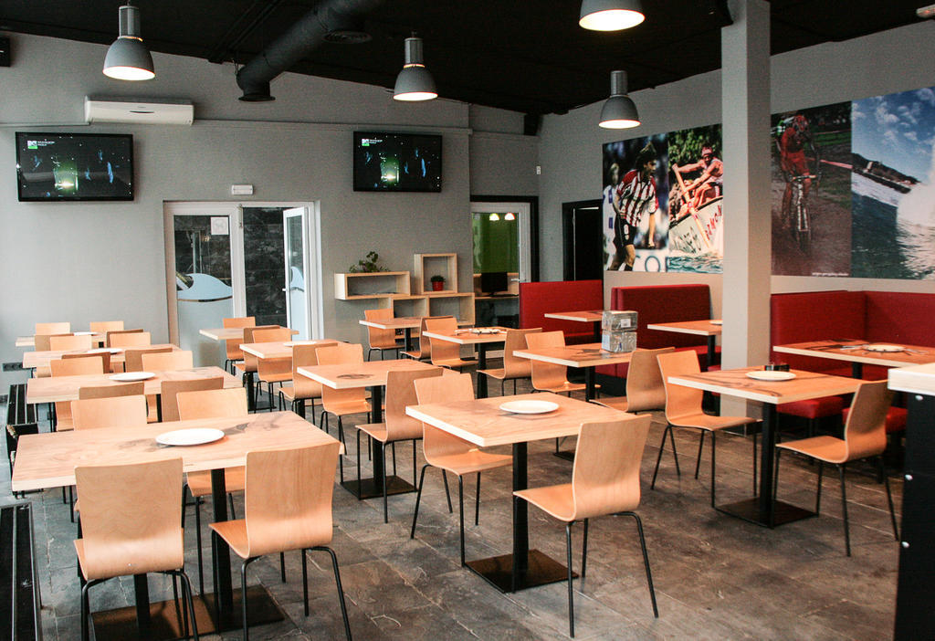 Mundaka Hostel & Sports Cafe エクステリア 写真